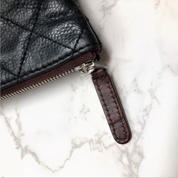 Classic Chanel quilted O Case - Picture 7 of 9